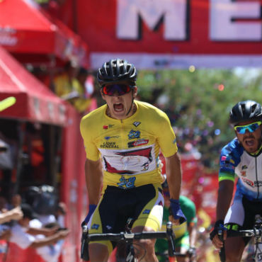 El peruano Alonso Gamero obtuvo segundo triunfo en línea y se afianza en liderato de Vuelta a Guatemala (Foto Vuelta a Guatemala)