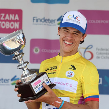 Daniel Arroyave se quedó con el trofeo de campeón general de la Vuelta del Porvenir 2018