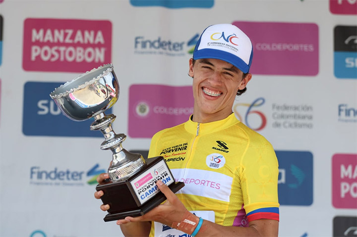 Daniel Arroyave se quedó con el trofeo de campeón general de la Vuelta del Porvenir 2018
