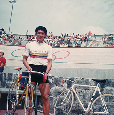 Nuestro Director, Héctor Urrego Caballero. tras disputar la prueba de Velocidad en los JJOO de México 1968