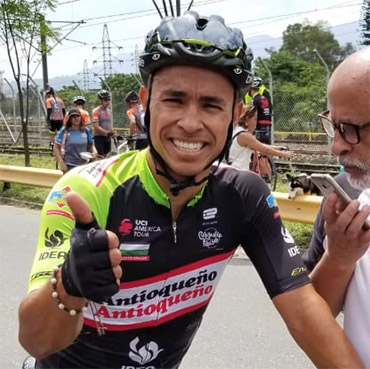 Jaime Castañeda ganó la segunda etapa del Clásico El Colombiano disputada en la Avenida Regional de Medellín