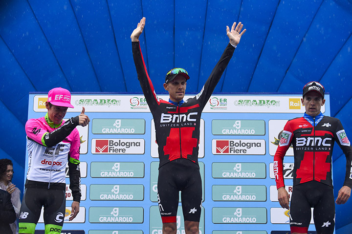 Rigoberto Urán fue segundo este sábado en el Giro de Emilia en su tercer podio consecutivo