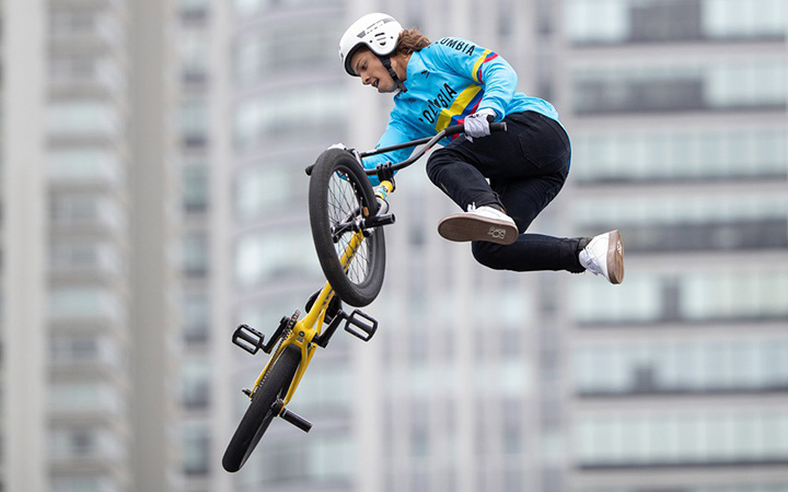 Sebastián Vaca y Estefanía Echeverry abrieron la participación de Colombia en el BMX Freestyle a nivel olímpico