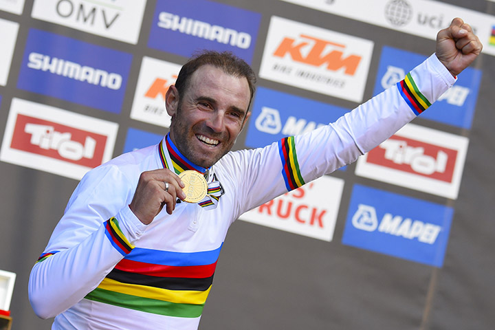 Alejandro Valverde en el 2019 estará luciendo su camiseta de Campeón del Mundo de ruta
