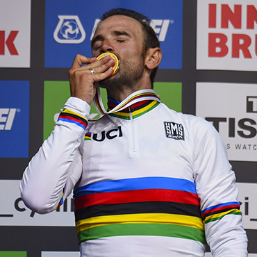 Alejandro Valverde en el 2019 estará luciendo su camiseta de Campeón del Mundo de ruta