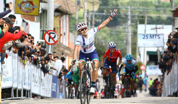 La mexicana Brenda Santoyo ganó primera etapa y es líder de la Vuelta a Costa Rica