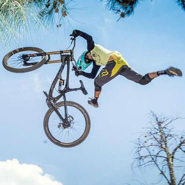 Todo listo este domingo para el Downhill Urbano en Medellín, con los mejores del mundo (Foto Daniel Aguilera)