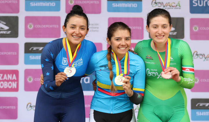 Sérika Gulumá la ganadora de la CRI élite y Marcela Hernández de la crono sub-23 del Nacional de ruta (Fotos FCC)