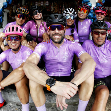 Víctor Hugo Peña, Mauricio Ardila y un grupo de damas en una nueva aventura ciclística que rueda por Colombia