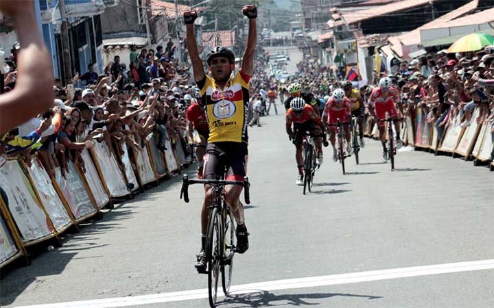 Jimmi Briceño ganó ayer en La Grita y este martes se proclamó líder y virtual campeón de la Vuelta al Táchira