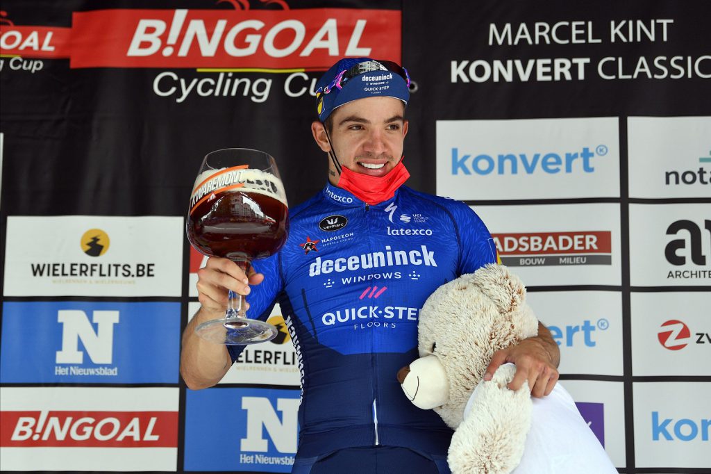 La imagen tiene un atributo ALT vacío; su nombre de archivo es Alvaro-Hodeg-en-el-podio-final-del-GP-Marcel-Kint-2021-1024x682.jpg