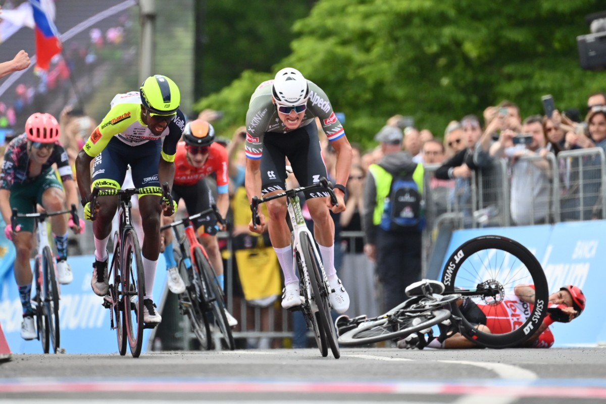 Giro de Italia 2022: van der Poel se a lo grande; Richard Carapaz da su primer golpe Revista Mundo Ciclístico