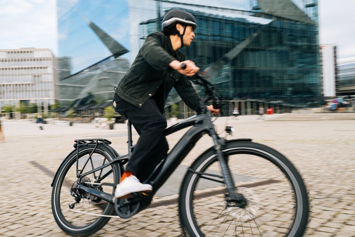 Cómo tienes que llevar las luces cuando sales en bici?