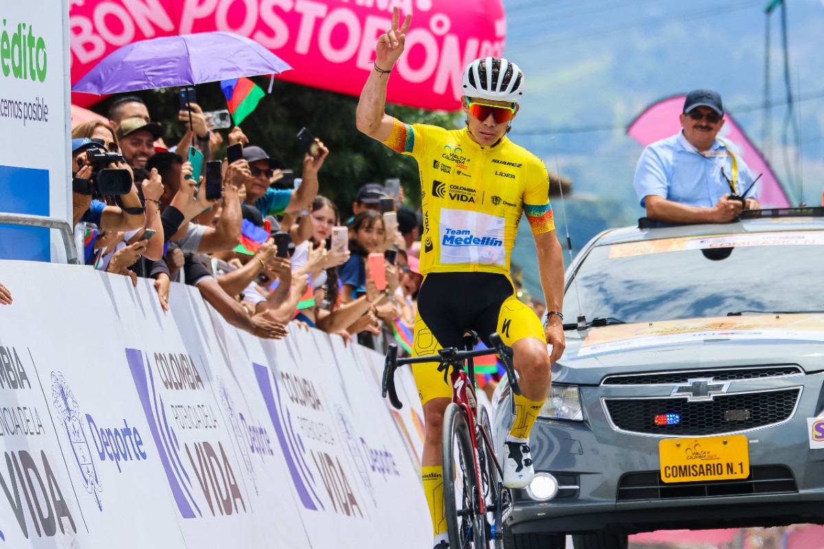 Miguel Ángel López redondea su faena espectacular en la Vuelta a Colombia y alcanza su sexta