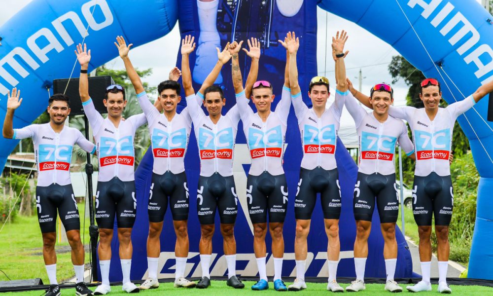 loader | doc Images High Quality Grahic El 7C Economy con Luis Mejía gana la contrarreloj por equipos del Tour ...